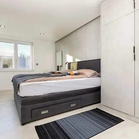 Franka With Pool Near Medulin Vila *