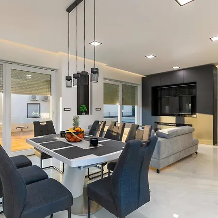 Franka With Pool Near Medulin *